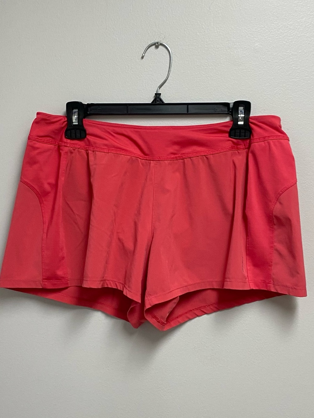Brooks Women’s Coral Pink Active Running Shorts size large